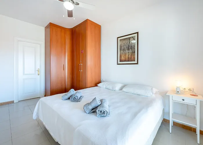 Апартаменты Beautiful 2 Bed Pacos